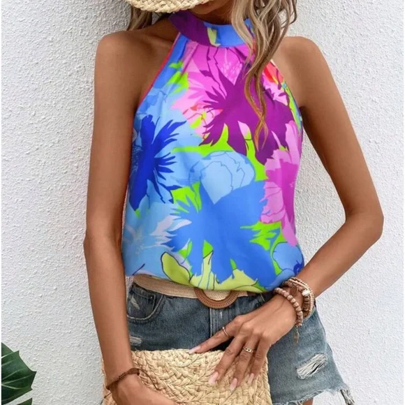 New ALLOVER print halter top - Picture 2 of 6